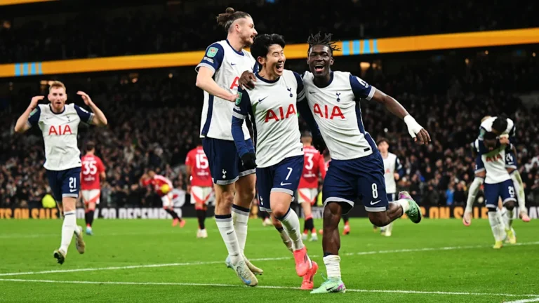 Tottenham ayaa u soo baxday semi-finalka Carabao Cup ka dib 4-3 kaga badisay Man utd