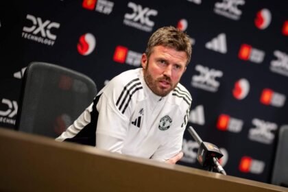 Michael Carrick Reacts Man Utd