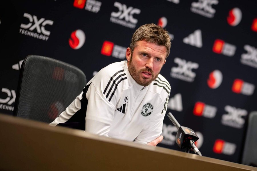 Michael Carrick Reacts Man Utd